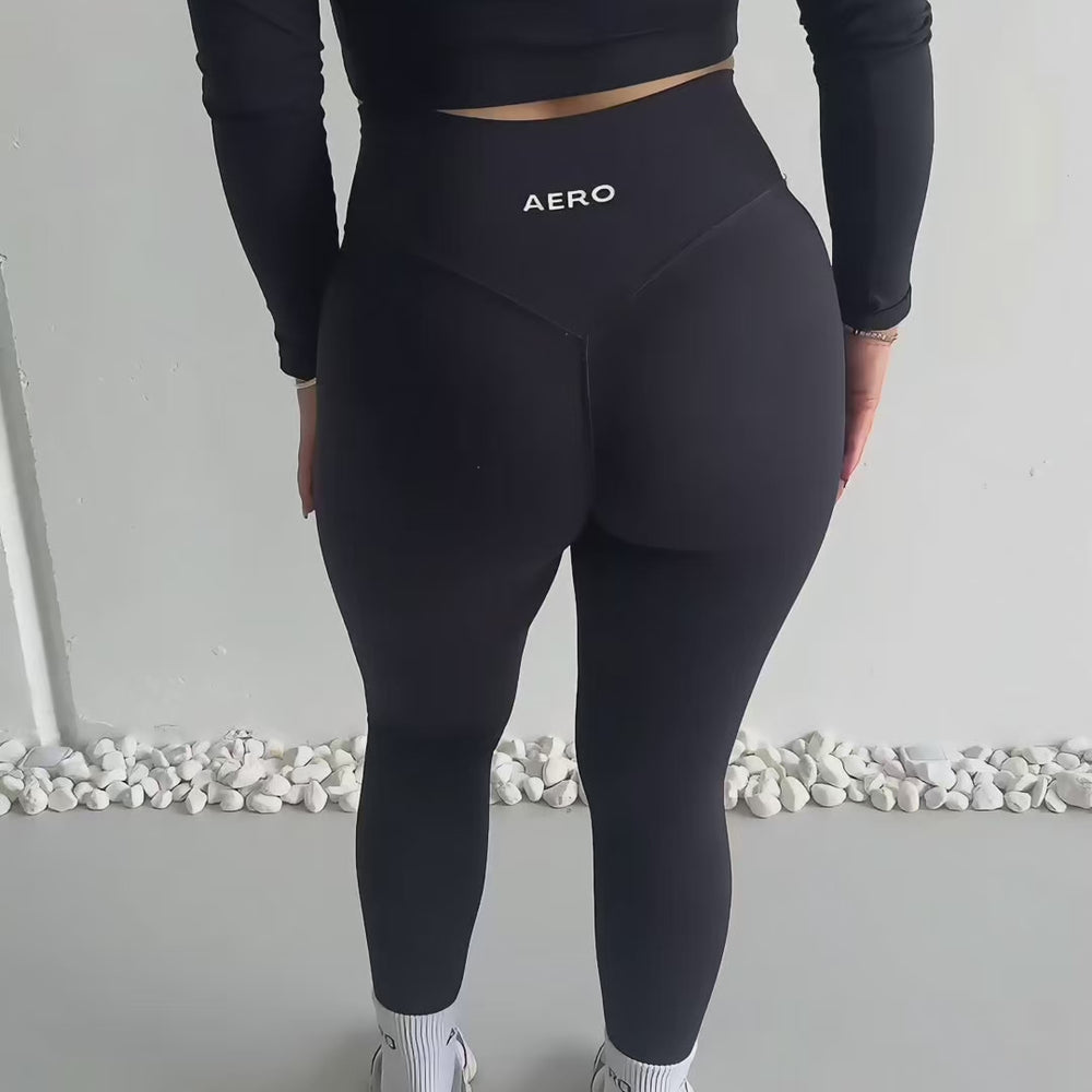 
                      
                        Load and play video in Gallery viewer, Onyx Seamless Sculpt Leggings
                      
                    
